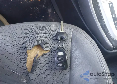 2011 Hyundai Elantra Limited z USA, uszkodzony, nr VIN 5NPDH4AE7BH010770